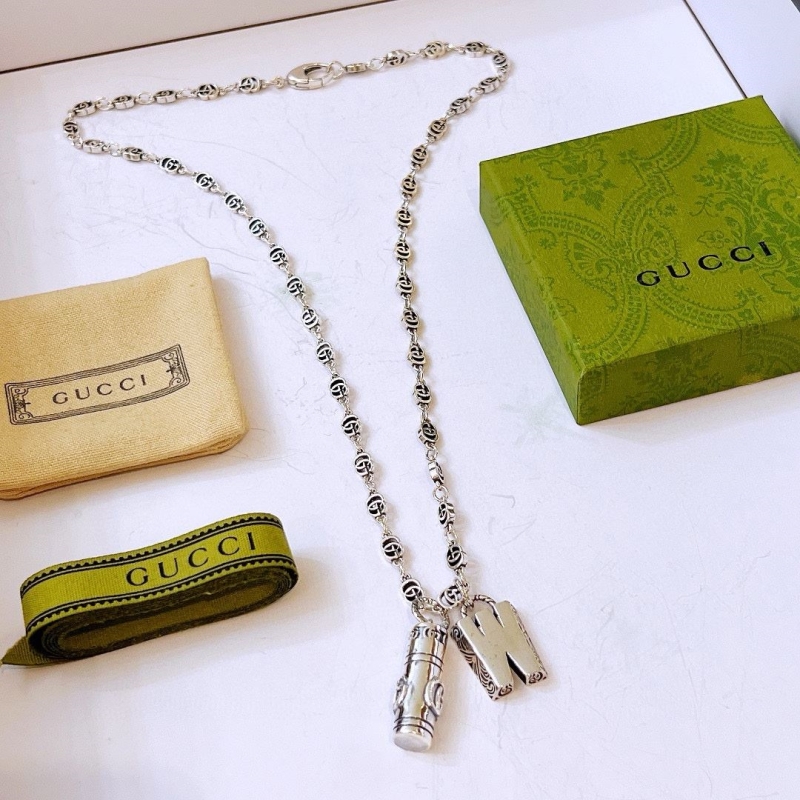 G*u*i necklaces